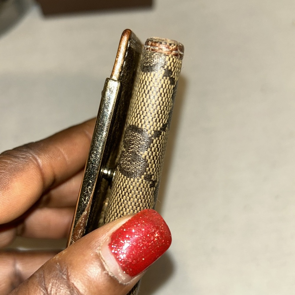 Gucci GG Monogram 6 Ring Key Case, missing 2 hooks with box - Picture 10 of 13
